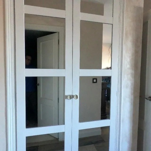 Cambio de un armario con artillos a un armario con espejos, dos puertas